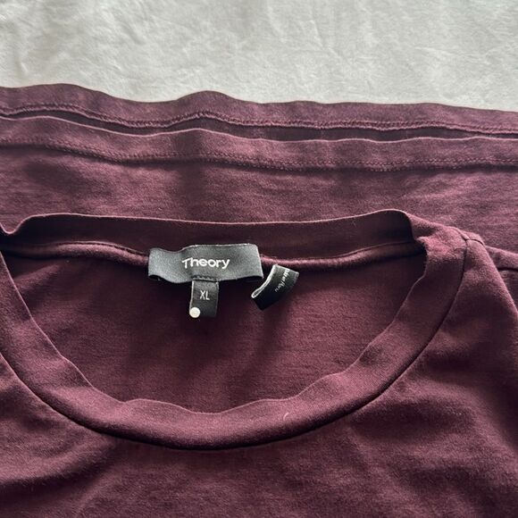 THEORY TINY TEE MERLOT. - Picture 3 of 4